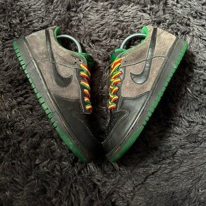 Size 7.5M - (9W)  Dunk Low
